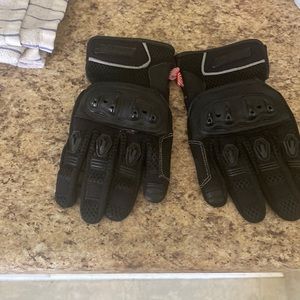Motorcycle riding gloves